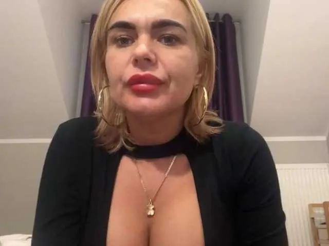 Live sex webcam photo for JennyLUST #290241831