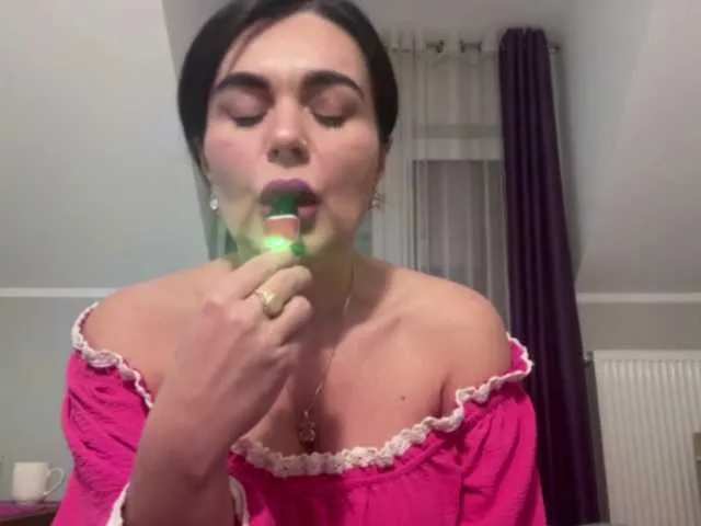 Live sex webcam photo for JennyLUST #292328335