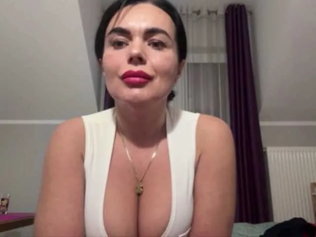 Live sex webcam photo for JennyLUST #292347236