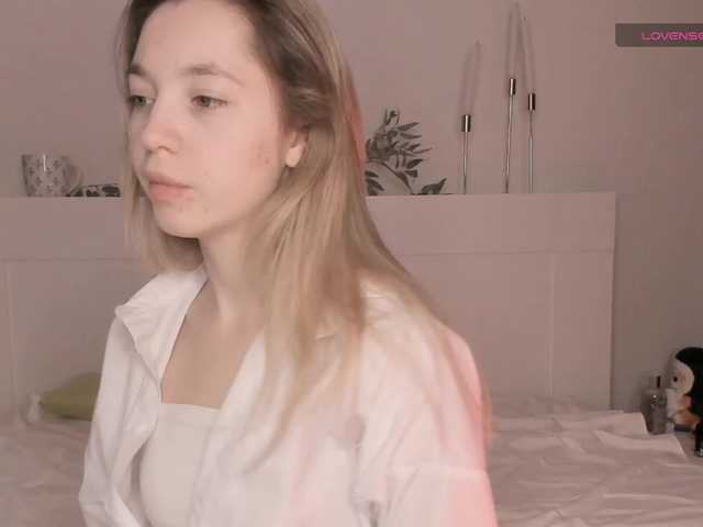 Live sex webcam photo for JennySims #277574315