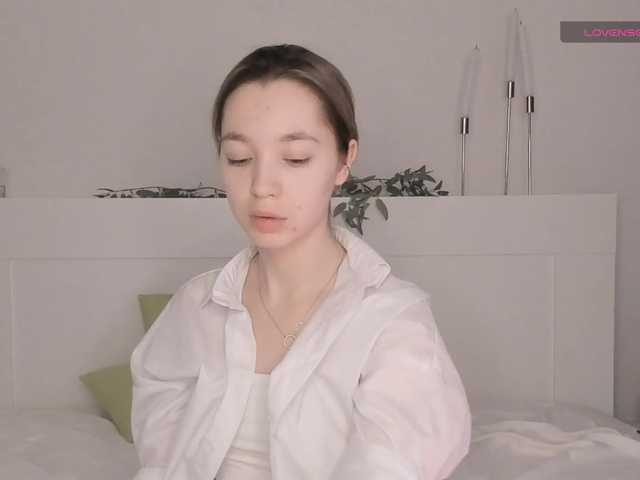 Live sex webcam photo for JennySims #277614870