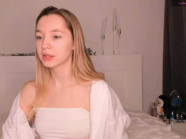 Live sex webcam photo for JennySims #277639693