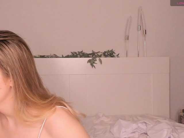 Live sex webcam photo for JennySims #277641441