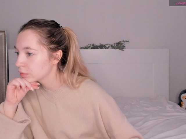 Live sex webcam photo for JennySims #277805375