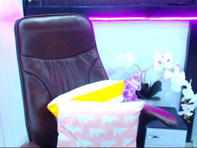 Live sex webcam photo for Jennycharming #273772357