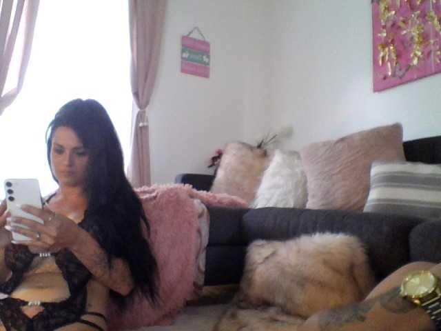 Live sex webcam photo for Jennyjack69 #275615825