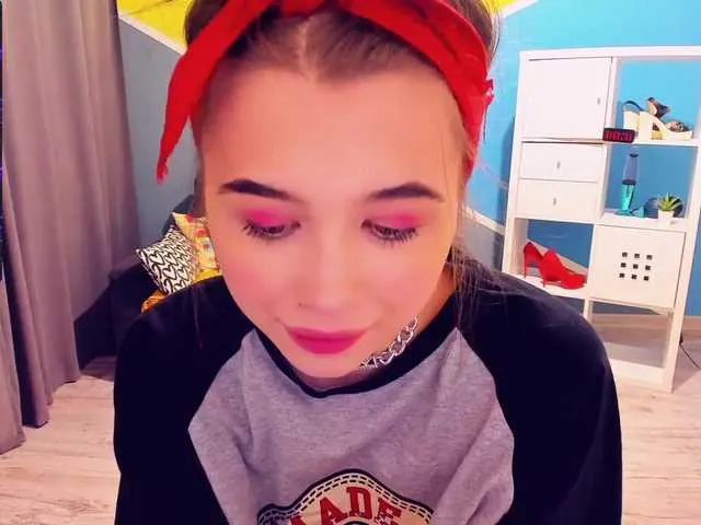 Live sex webcam photo for JenyBary #271690524