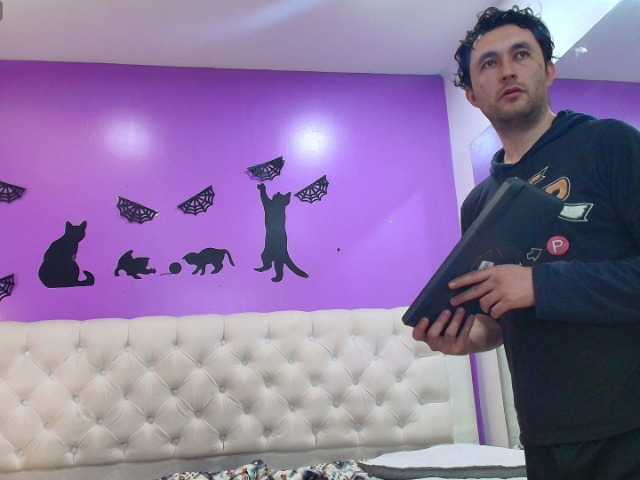 Live sex webcam photo for JeremmyAndStacy #290856707