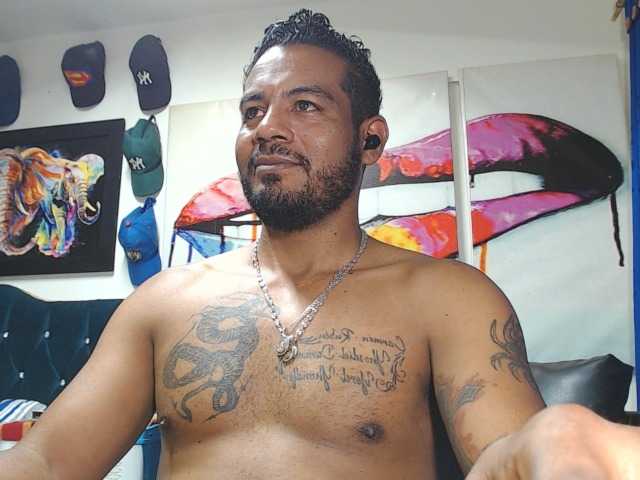 Live sex webcam photo for Jeremy-Jamez #277593039