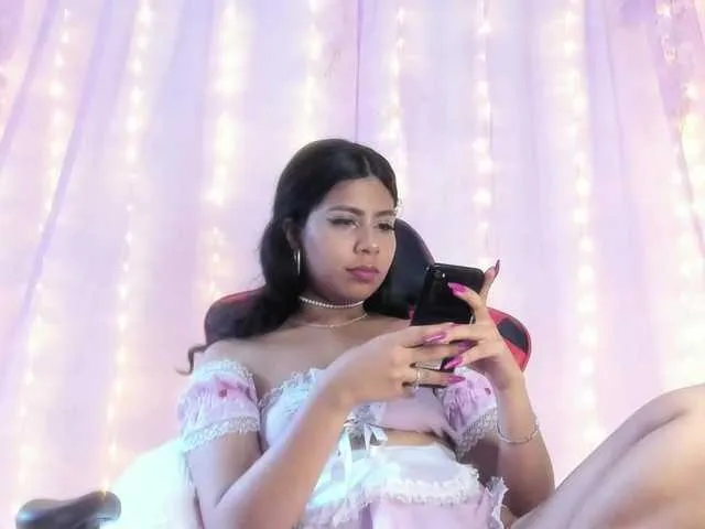 Live sex webcam photo for JessFortune #275677052