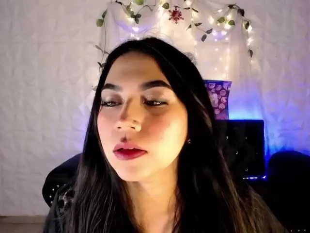 Live sex webcam photo for JessRoget #273832308