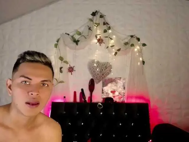 Live sex webcam photo for JessRoget #274112637