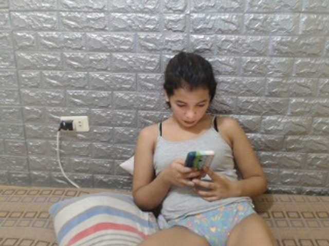 Live sex webcam photo for Jessa215 #272502582