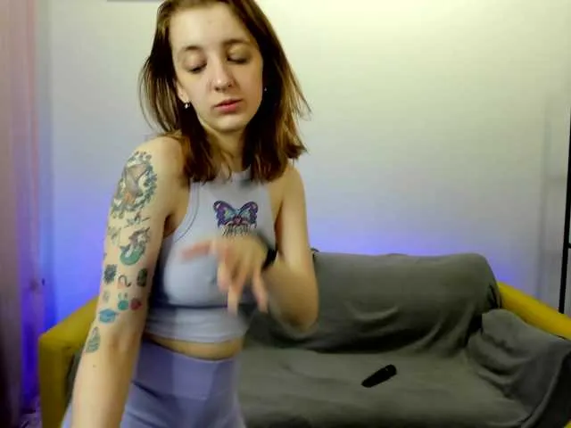Live sex webcam photo for JessaLeo1 #277945053