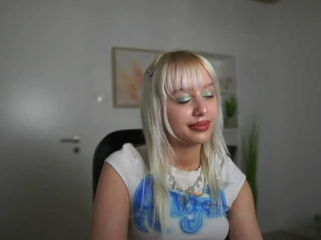 Live sex webcam photo for JesseJanee #277334880