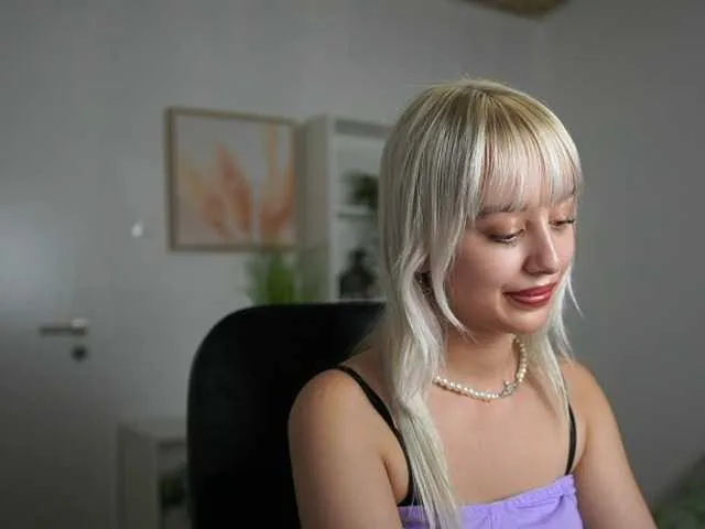 Live sex webcam photo for JesseJanee #277346828