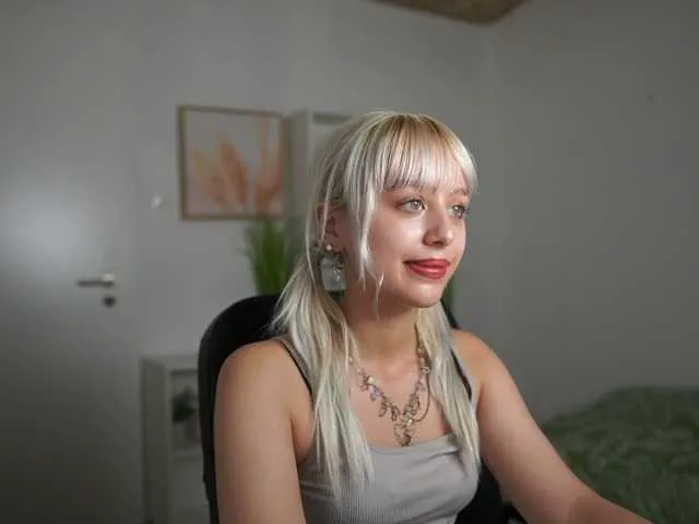 Live sex webcam photo for JesseJanee #277394164