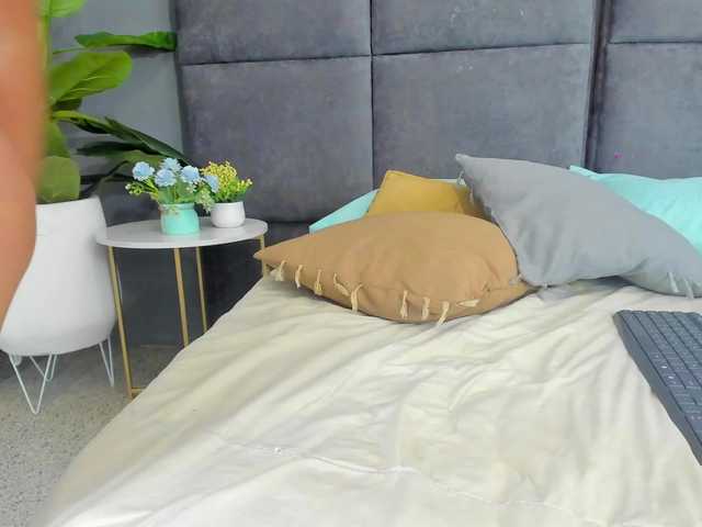 Live sex webcam photo for JessiSaenz #277559054