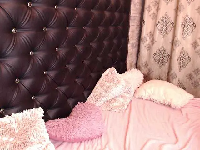 Live sex webcam photo for JessicaBelle #272480321