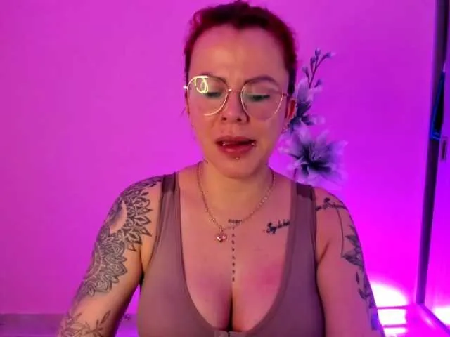 Live sex webcam photo for JessicaRabbit8 #278303707