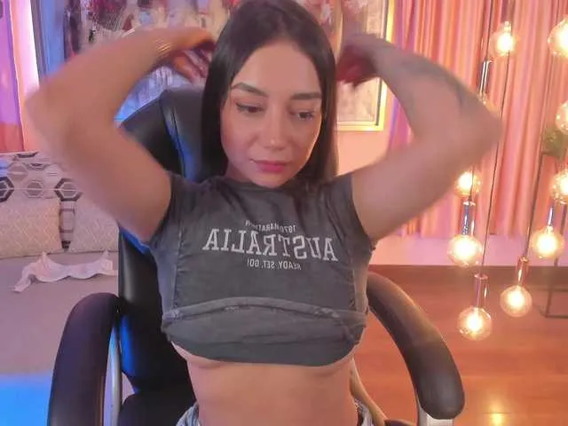 Live sex webcam photo for JessieDaniels #277142974