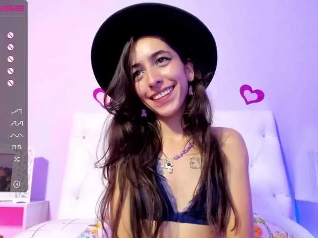 Live sex webcam photo for JessieLee1 #273037609