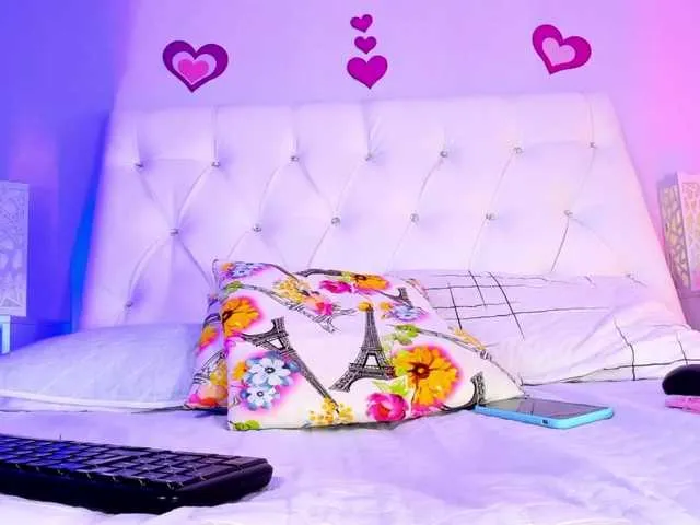 Live sex webcam photo for JessieLee1 #273093481