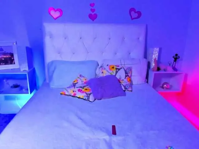 Live sex webcam photo for JessieLee1 #273106790