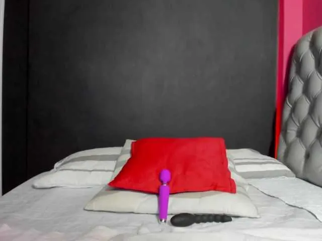 Live sex webcam photo for JessieLee1 #273116606