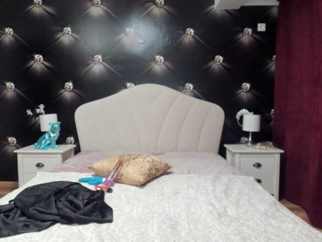 Live sex webcam photo for JessieMoony #277513872