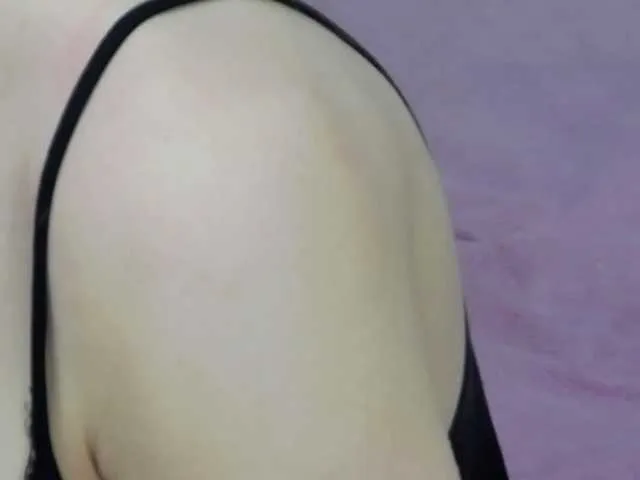 Live sex webcam photo for JessieReyez #273785879