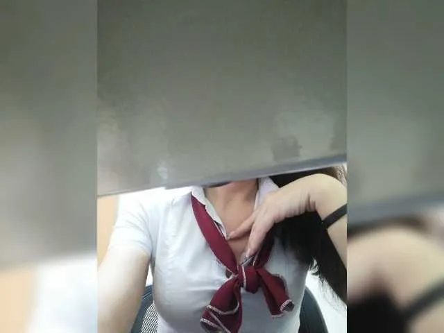 Live sex webcam photo for JessikaMur #272145817