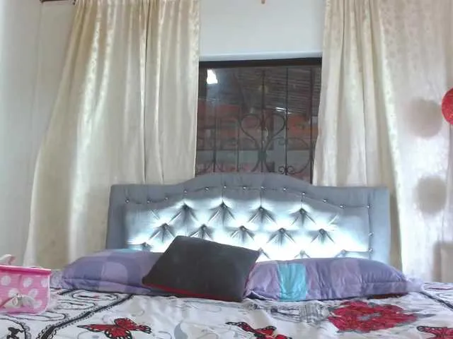 Live sex webcam photo for Jessy-Miranda #274240639