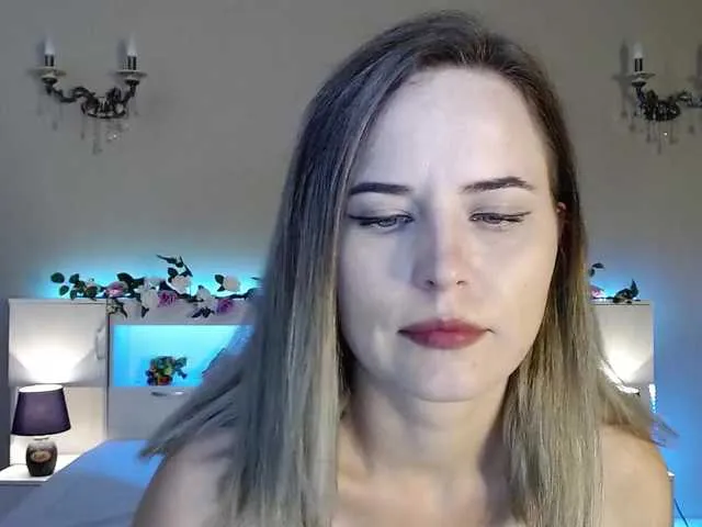Live sex webcam photo for JessyRoss #275893931