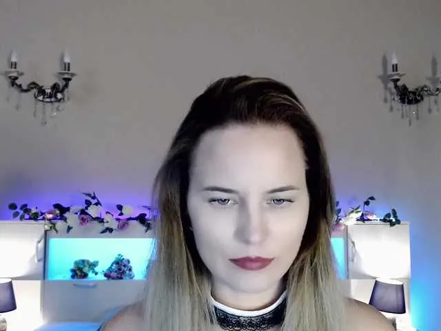 Live sex webcam photo for JessyRoss #275999330