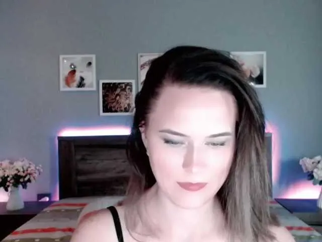 Live sex webcam photo for JessyRoss #276385020