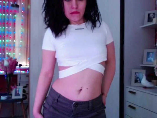 Live sex webcam photo for JessyRoss #277540220
