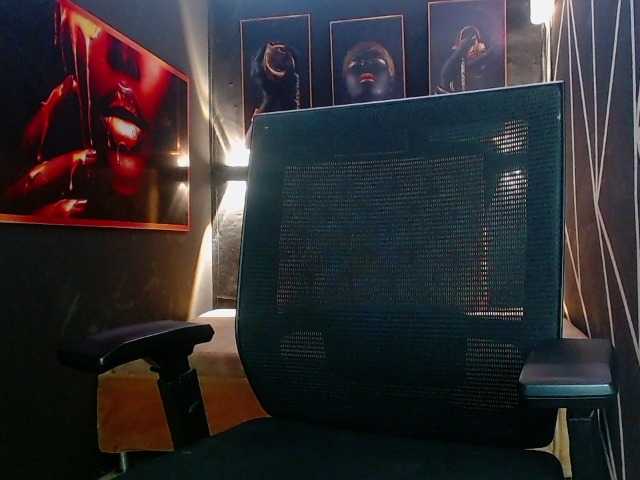 Live sex webcam photo for JeyBigCock #277637888