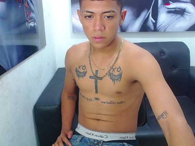 Live sex webcam photo for JeyBigCock #277796213