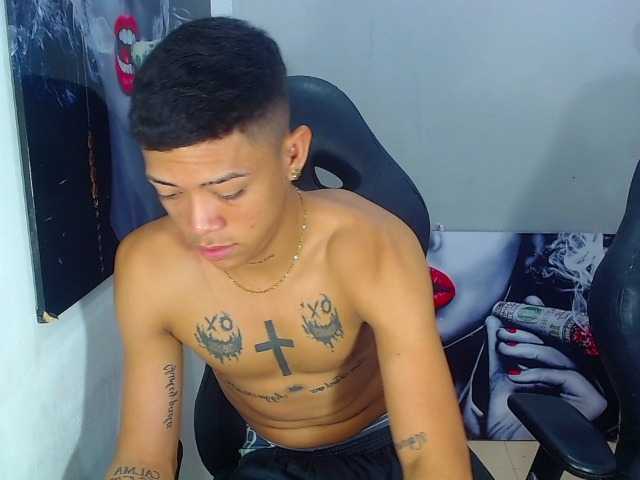 Live sex webcam photo for JeyBigCock #288883684