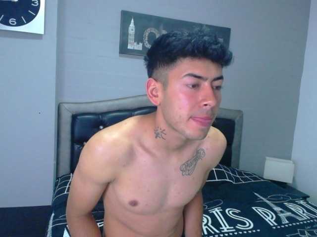 Live sex webcam photo for Jeydrian #275676652