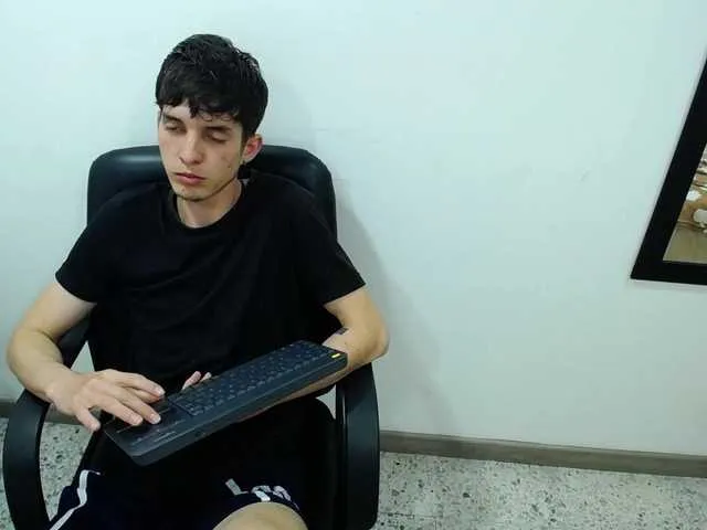 Live sex webcam photo for Jheampiero #291563519