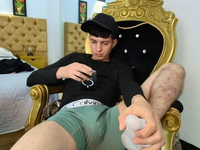 Live sex webcam photo for Jheampiero #293744055