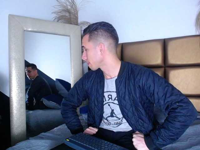 Live sex webcam photo for Jhoe-1- #276247824