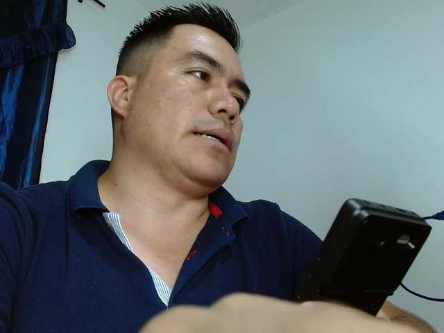 Live sex webcam photo for Jhonatan-Morales-S #289421574