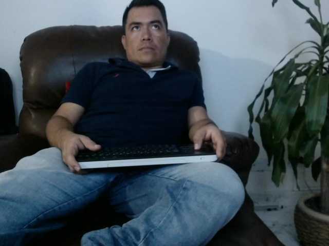 Live sex webcam photo for Jhonatan-Morales-S #289609212