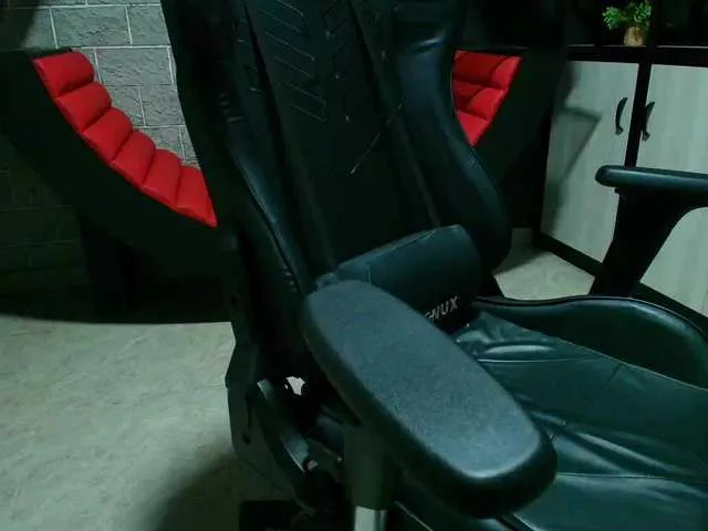 Live sex webcam photo for Jhonatan-Morales-S #290303767