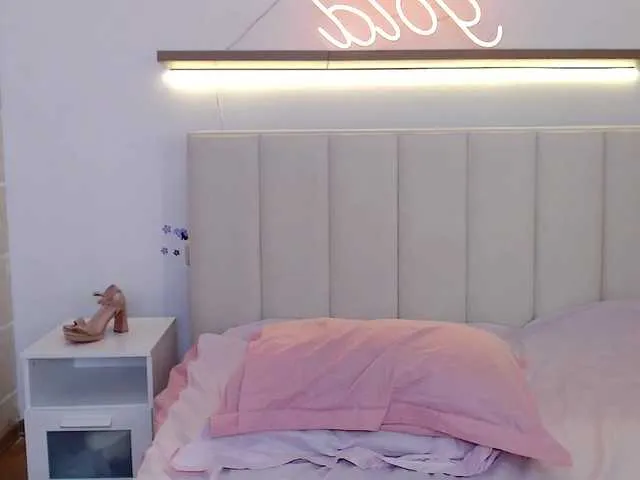 Live sex webcam photo for JiinAae #290141024