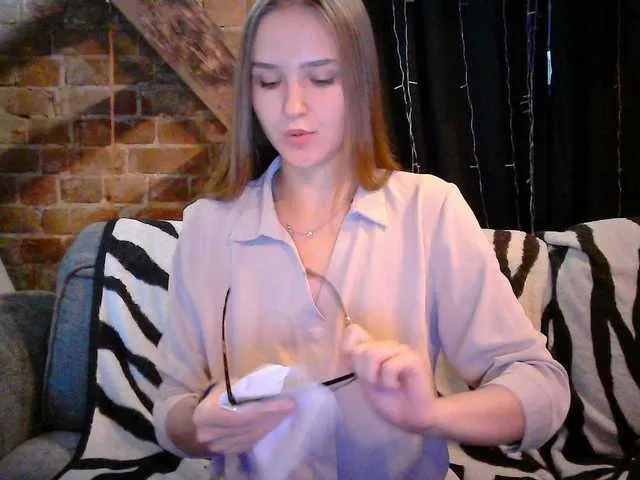 Live sex webcam photo for Jillian-Mel #291781868
