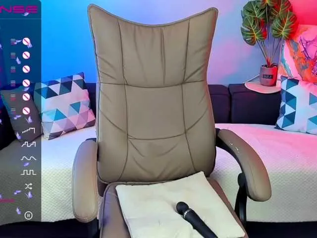 Live sex webcam photo for Jinny-lee #273535310